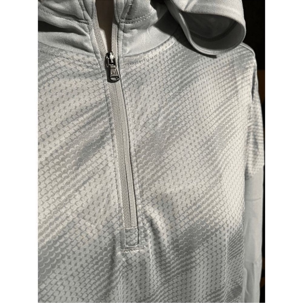 Under Armour Women’s Gray Hoodie Loose Fit Small  P2P 20” fits like Medium